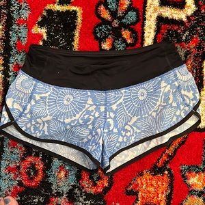Lululemon Speed Up Low-Rise Lined Short 2.5". Good work condition. No flaws
